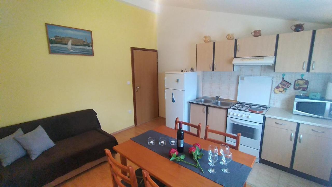 Apartman Ana Pola Esterno foto