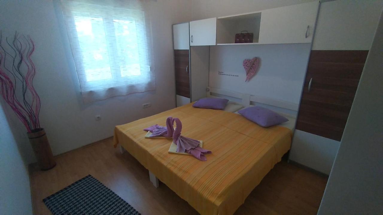 Apartman Ana Pola Esterno foto