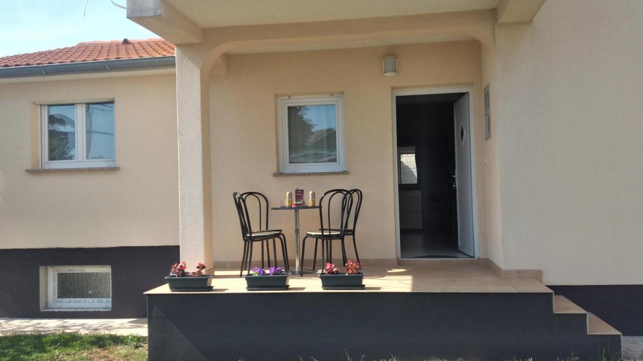 Apartman Ana Pola Esterno foto